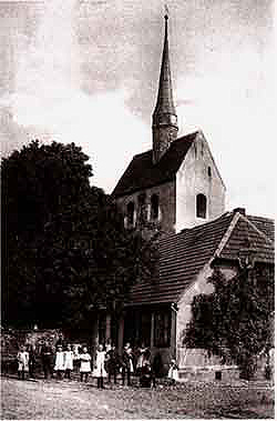 Schule vor der Kirche um 1900 - mit freundl. Genehmig. v. G. Horst